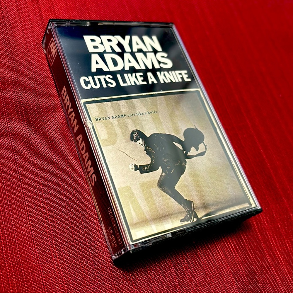 BRYAN ADAMS - CUTS LIKE A KNIFE - cassette
